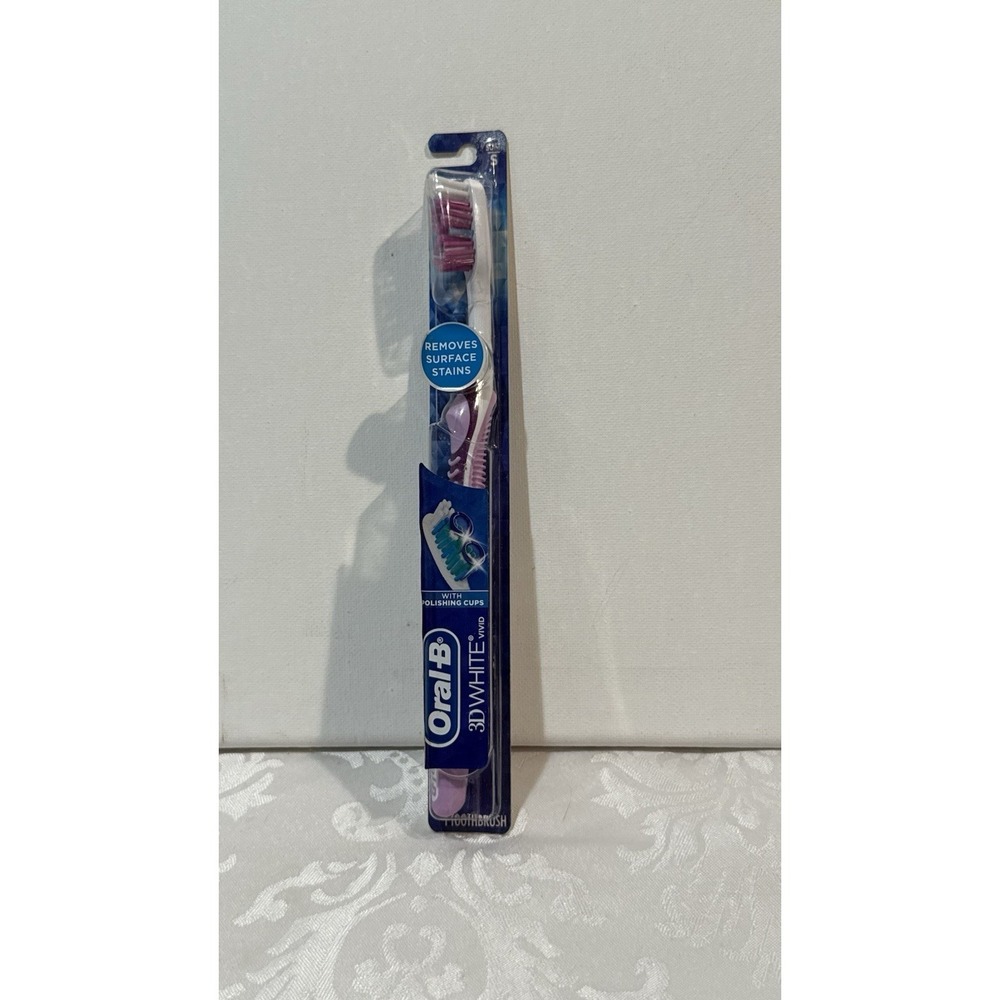 Oral-B 3D White Vivid REMOVES SURFACE STAINS Soft Toothbrush